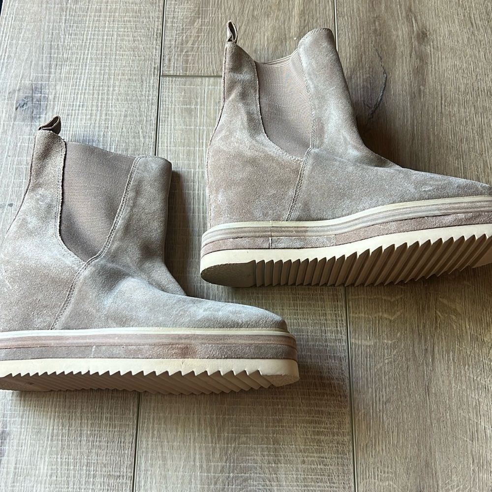 Vince Camuto Suede Omassa Wedge Platform Boot US 7.5